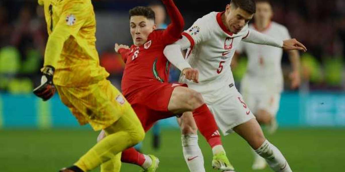 Polen schlägt Wales im Elfmeterschießen, Euro 2024